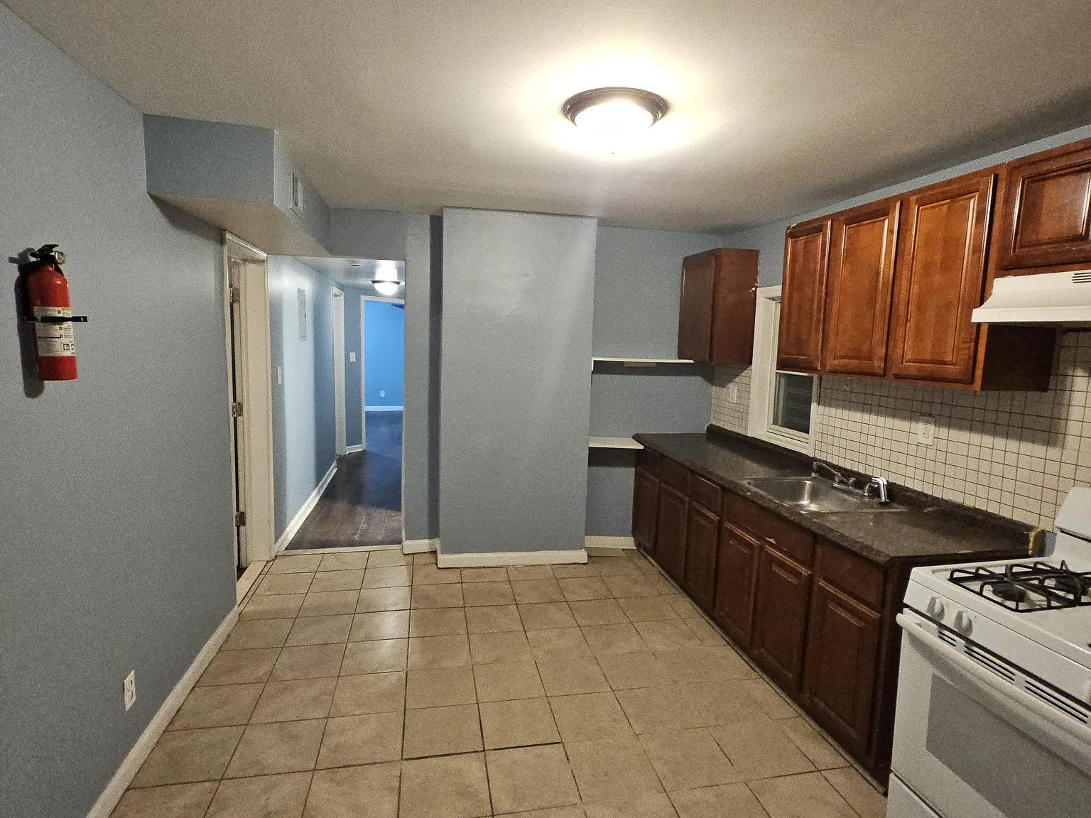 449 Avon Ave — Photo 2