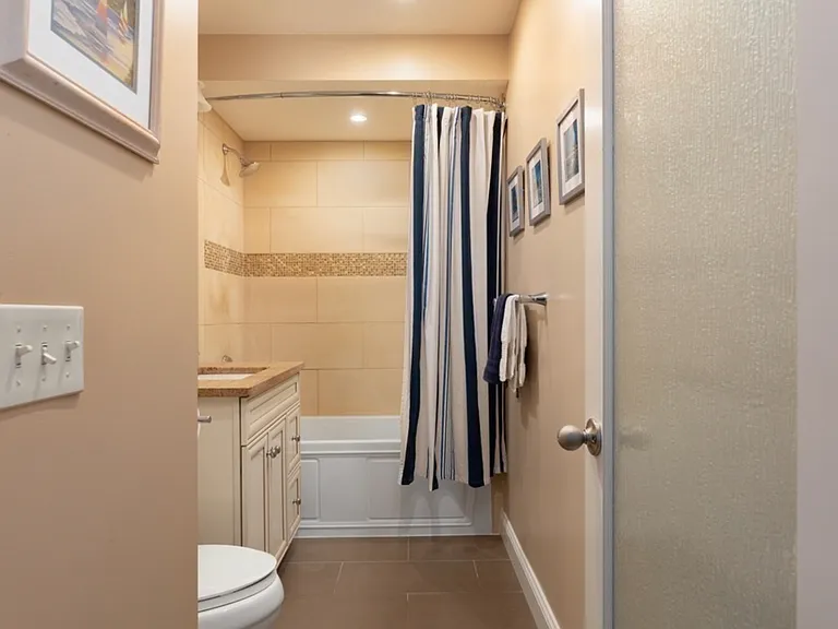 171 Bowen St #1 — Photo 8