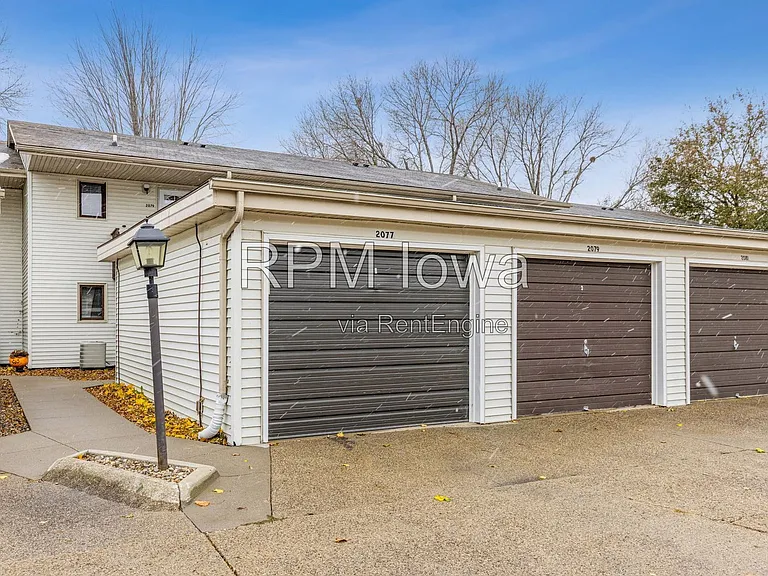2079 NW Hickory Ln — Photo 2