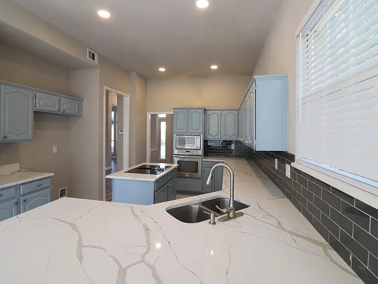 4606 Clay Dr — Photo 11