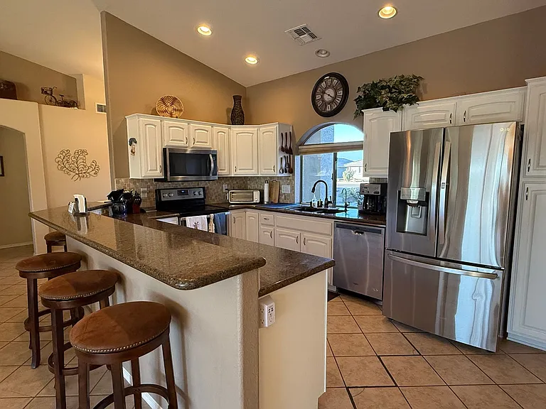 11401 E Medina Ave — Photo 32