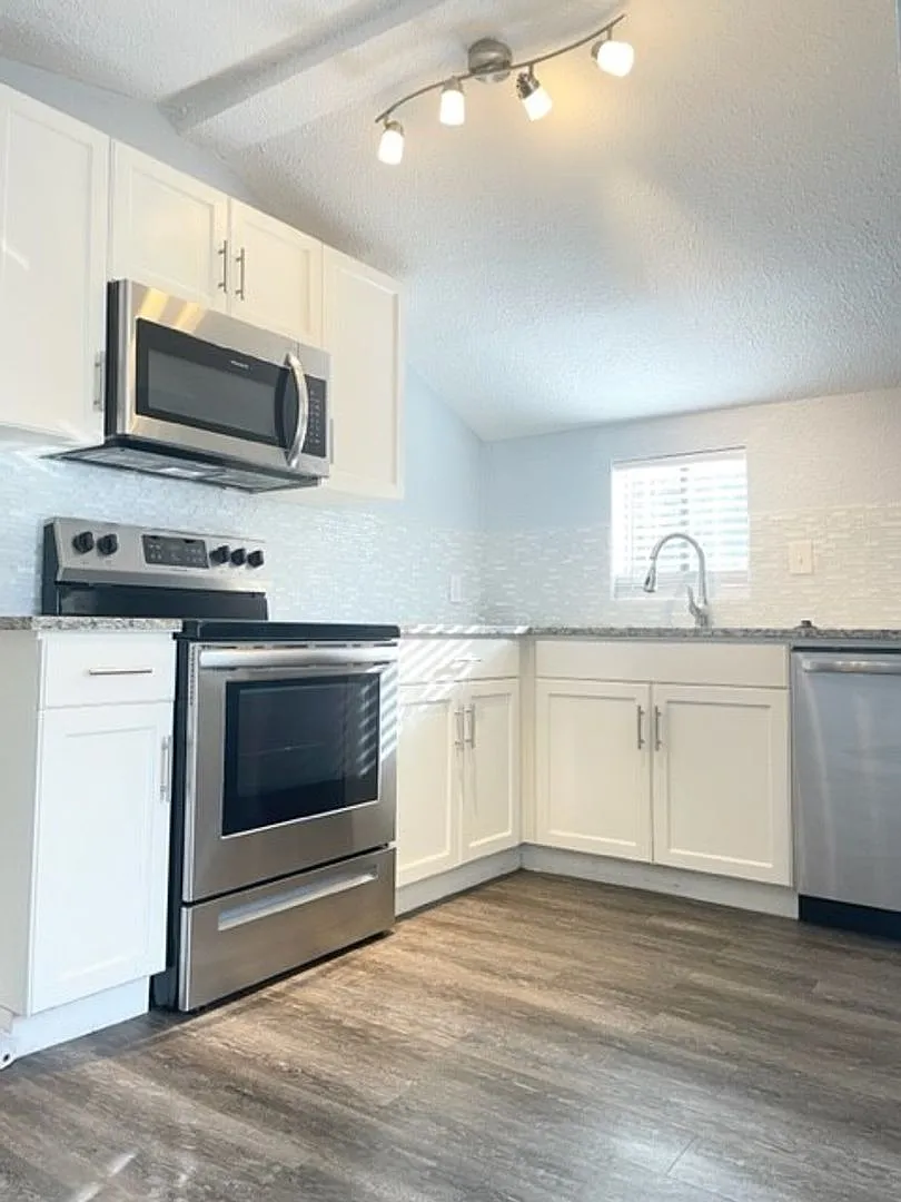 4522 Gaston Ave — Photo 4
