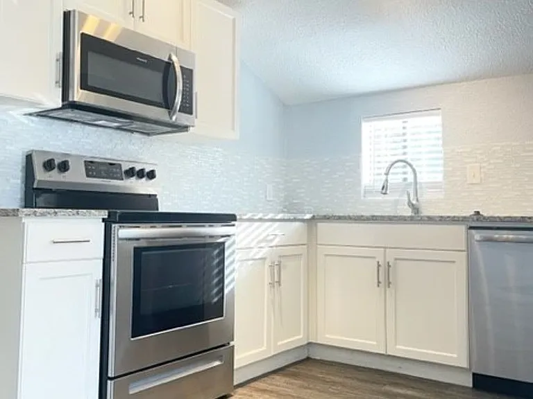 4522 Gaston Ave — Photo 4