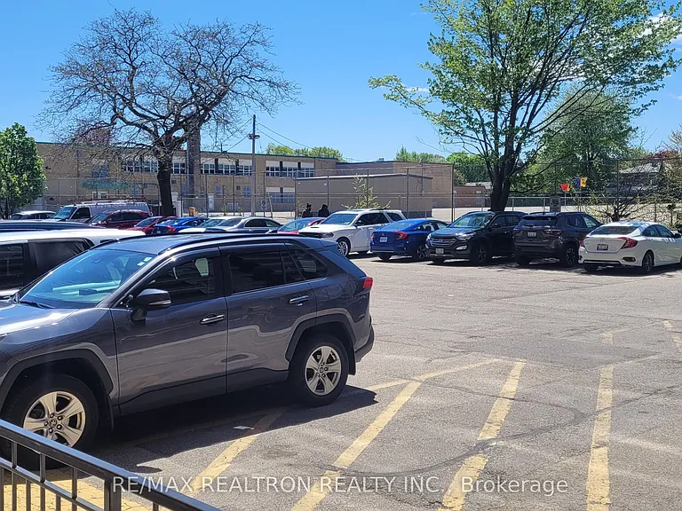 180 Markham Rd #504 — Photo 36