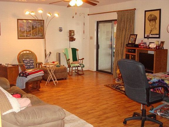 4th image of 1962 Country Club Estates Cir