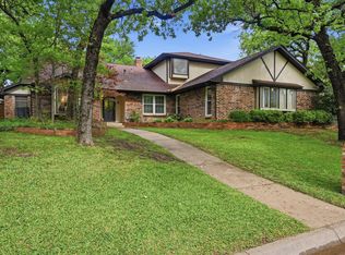2900 Greenbrook Dr, Arlington, TX 76016