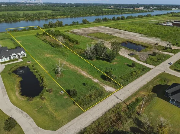 177 Chancellor Dr, Belle Chasse, LA 70037