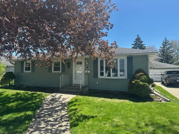 208 State St, Neenah, WI 54956