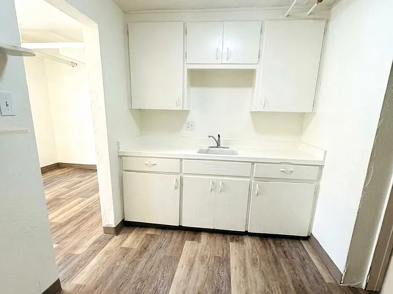 285 Fox St #B — Photo 3