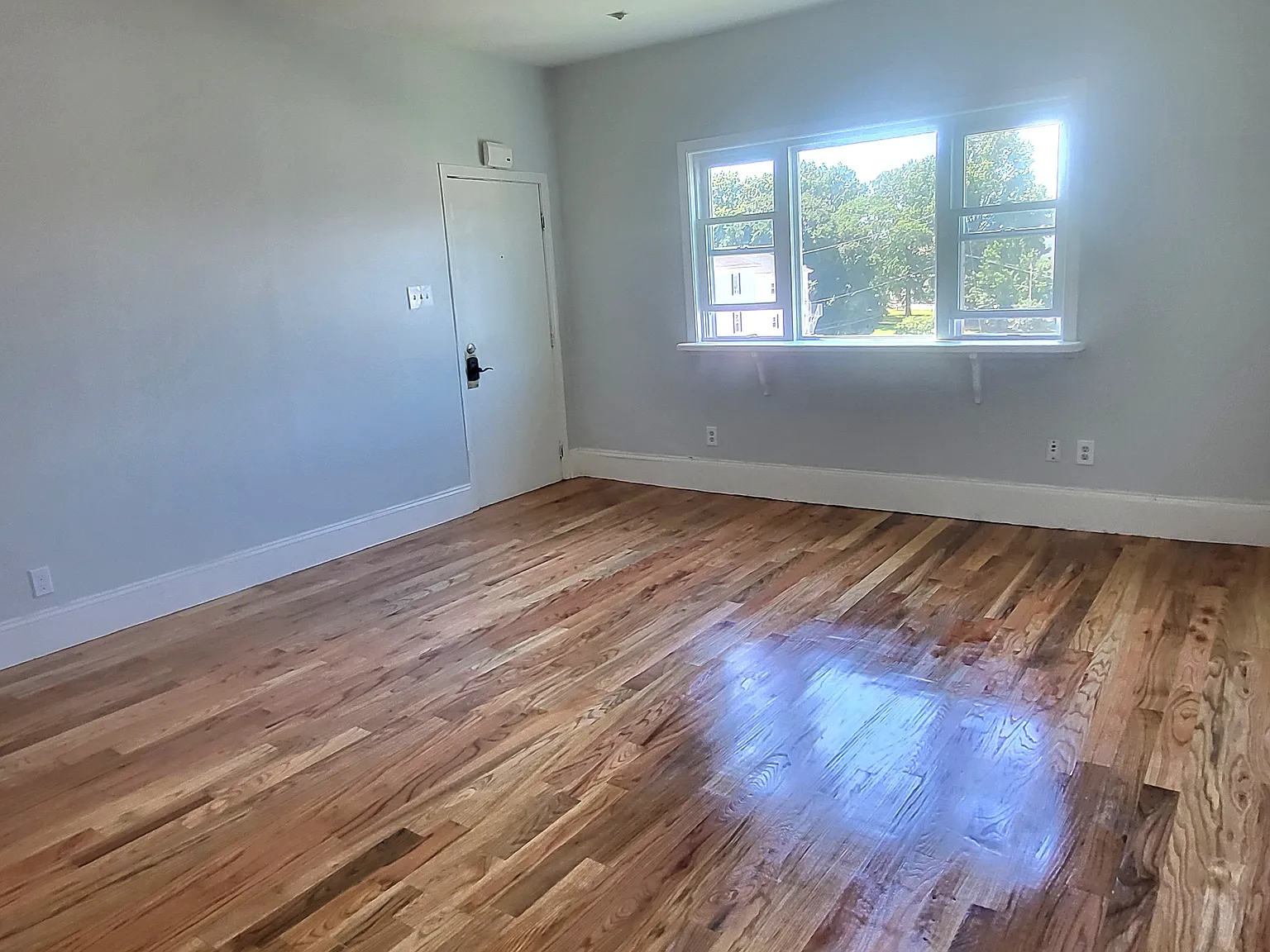 2 bed, 1050 sqft, $1,600 — Photo 4