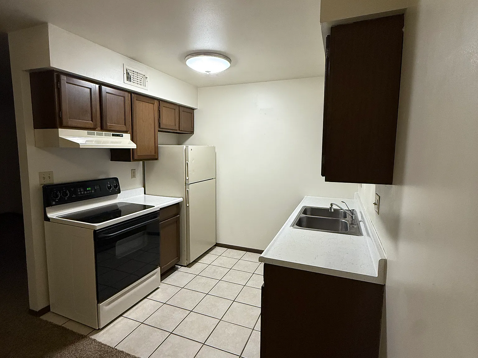 2 bed, 900 sqft, $800 — Photo 2
