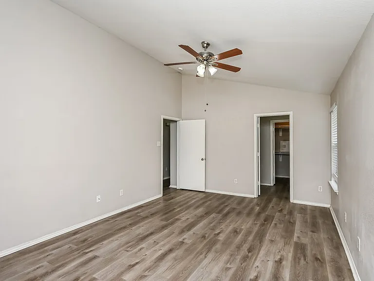 1108 Boxwood Dr — Photo 10