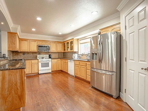 5th image of 17311 Mountain View Rd