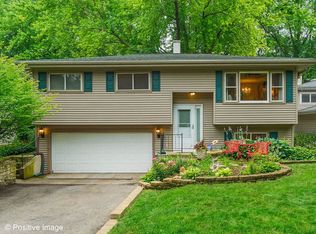 26W147 Mayflower Pl, Wheaton, IL 60187