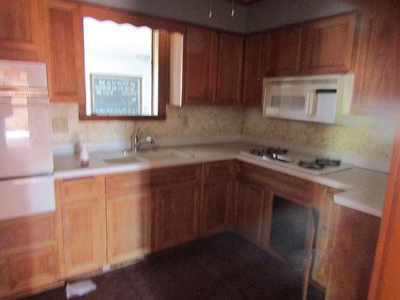 5th image of 79 Oak Ave