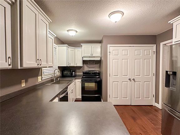 3rd image of 1112 Vest Dr