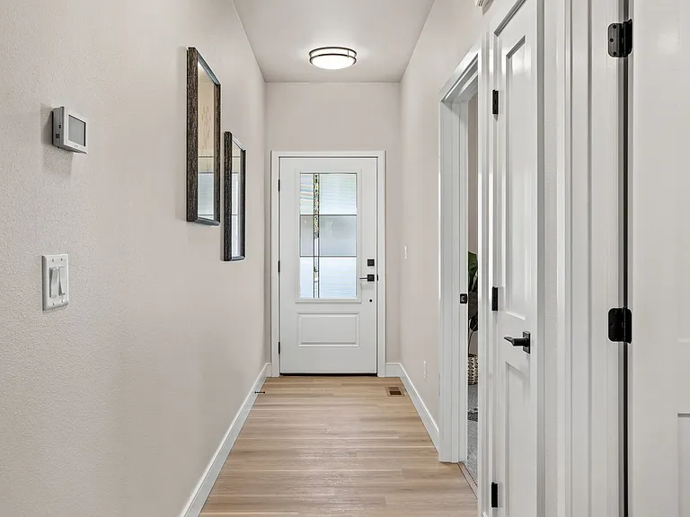2515 S 47th Ave — Photo 2