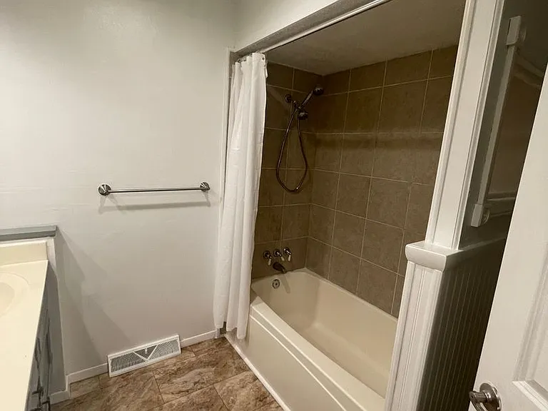 1119 E Edgewood St — Photo 8