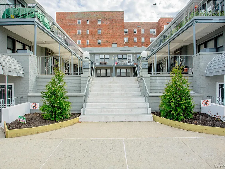 470 E Broadway #A8 — Photo 2