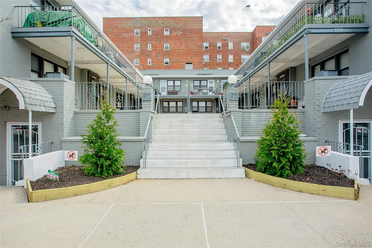 Building Photo - 470 E Broadway #A10