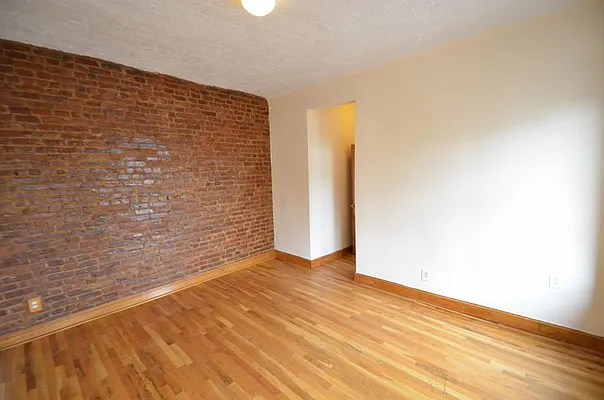 Rented by CITY SKYLINE REALTY INC | media 4