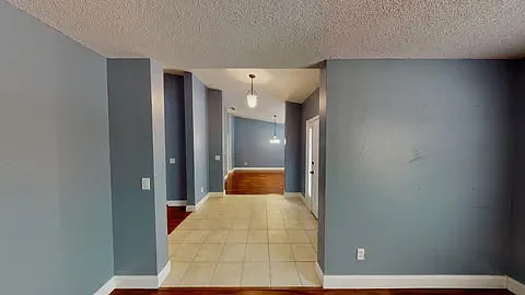 4 bed, 2487 sqft, $2,400 — Photo 3