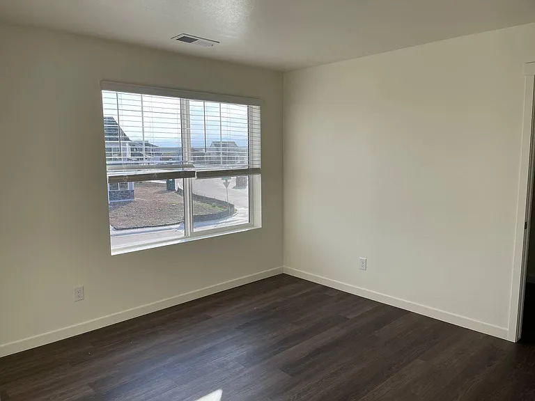 6045 Holstein Dr — Photo 31