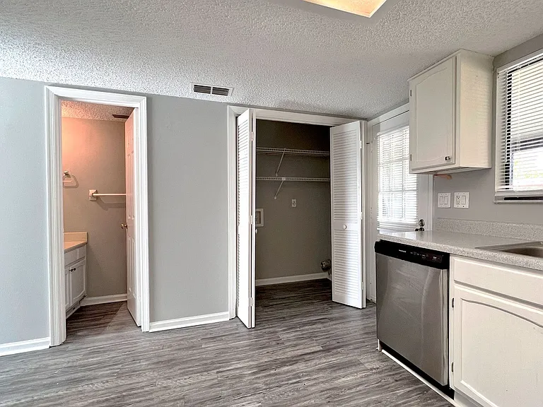 1870 Avenue Q SW — Photo 8
