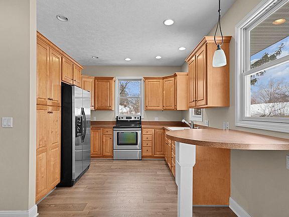 4th image of 2905 Remy Ct NE