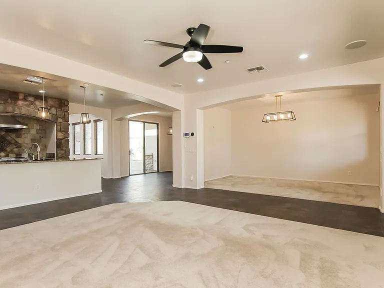 2433 W Horsetail Trl — Photo 7