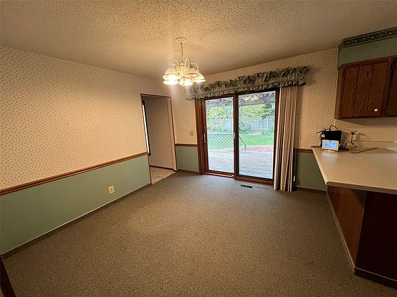 5th image of 2204 Robin Rd