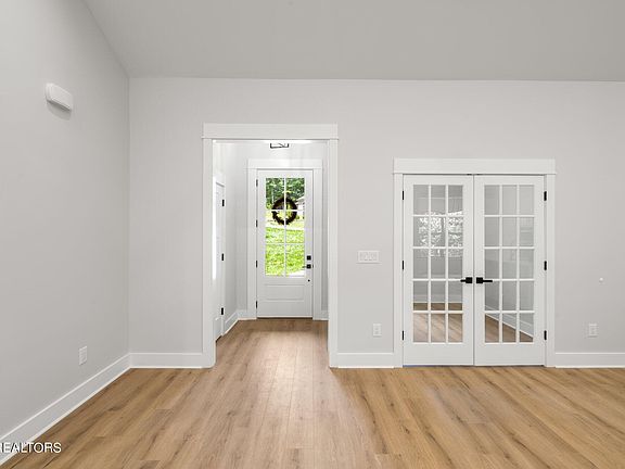 4th image of 110 Doya Ln