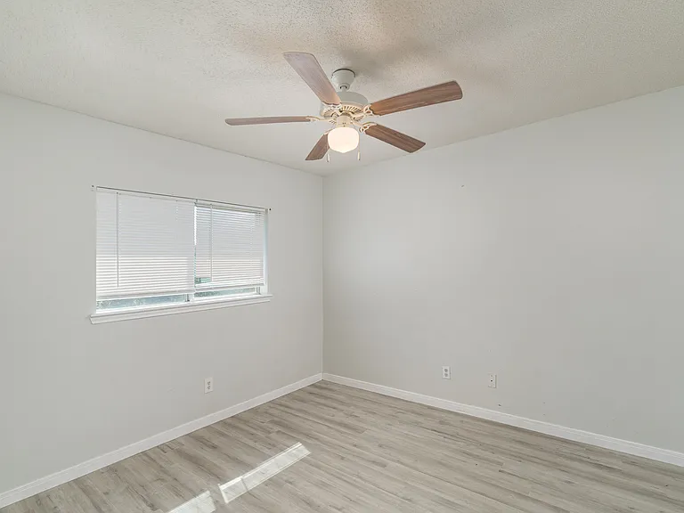 3425 Ozark Ave — Photo 8