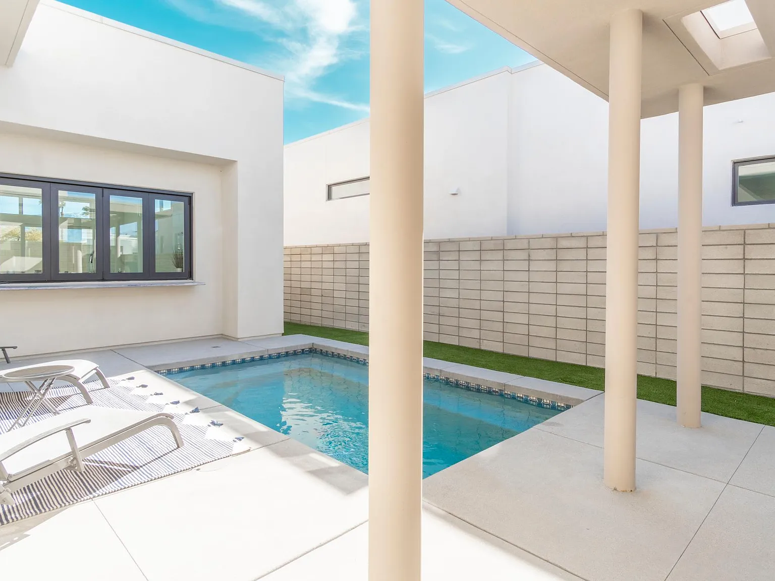3 bed, 2210 sqft, $5,800 — Photo 3