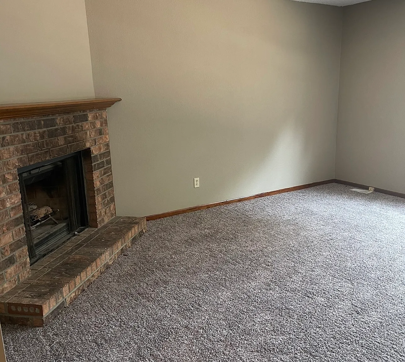 2 bed, 1.5 bath, 1053 sqft, $1,150 — Photo 3
