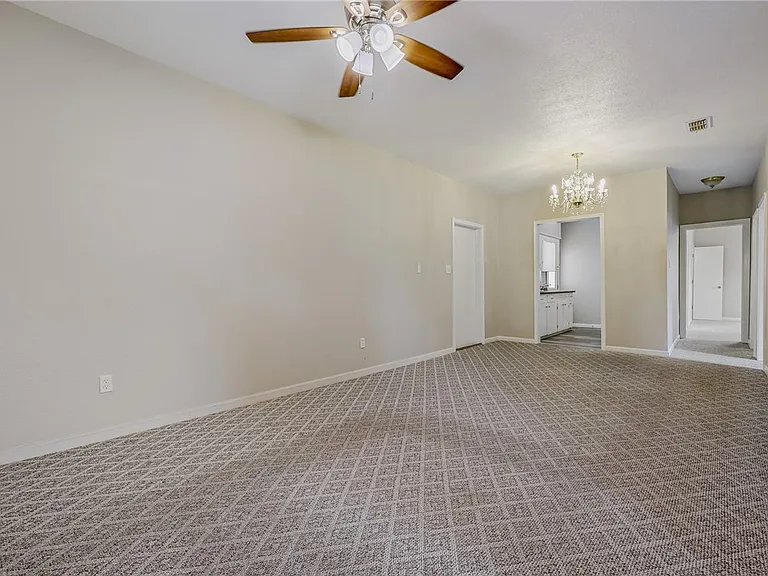 1622 Woodlawn Dr — Photo 3