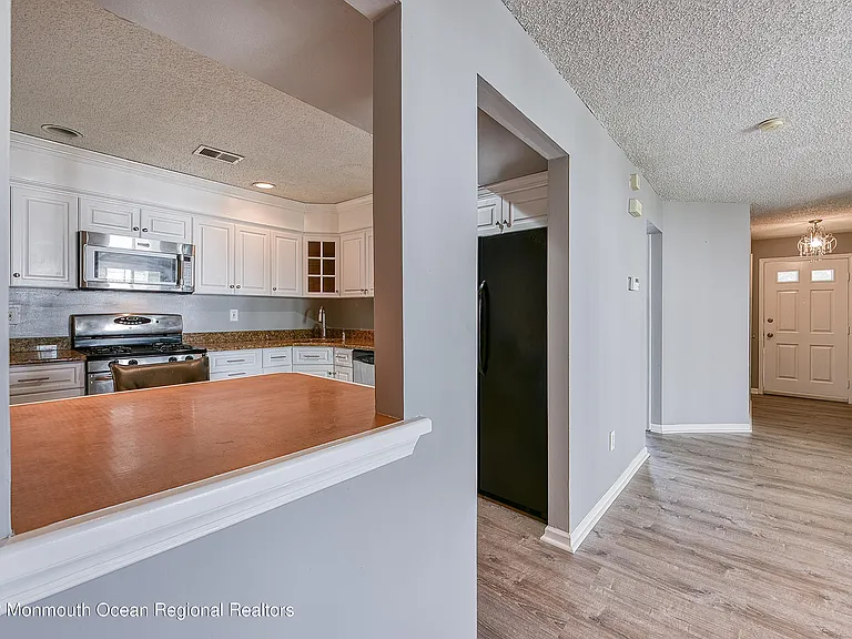 45 Tulip Ln — Photo 4