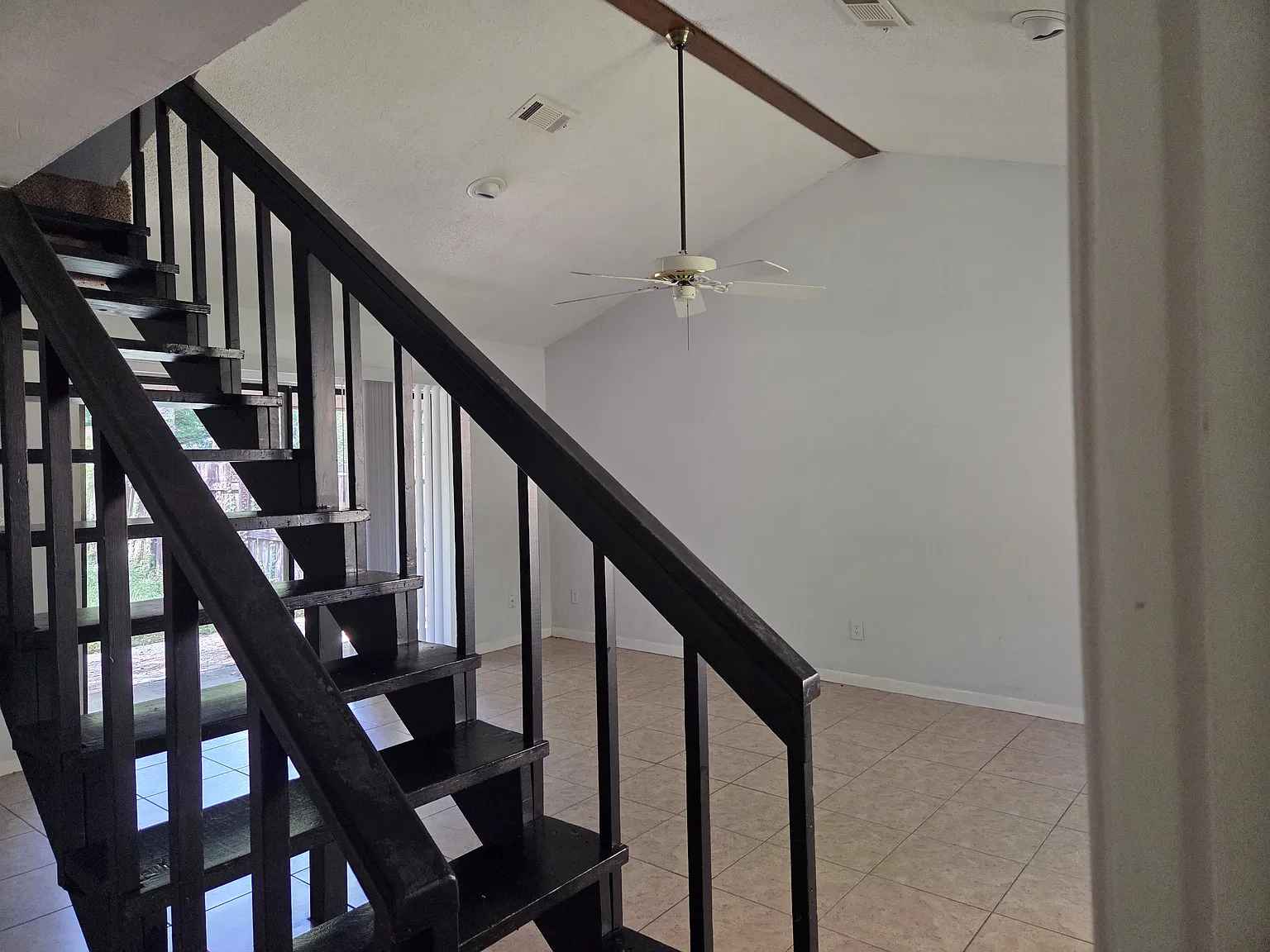 2 bed, 1128 sqft, $1,800 — Photo 4