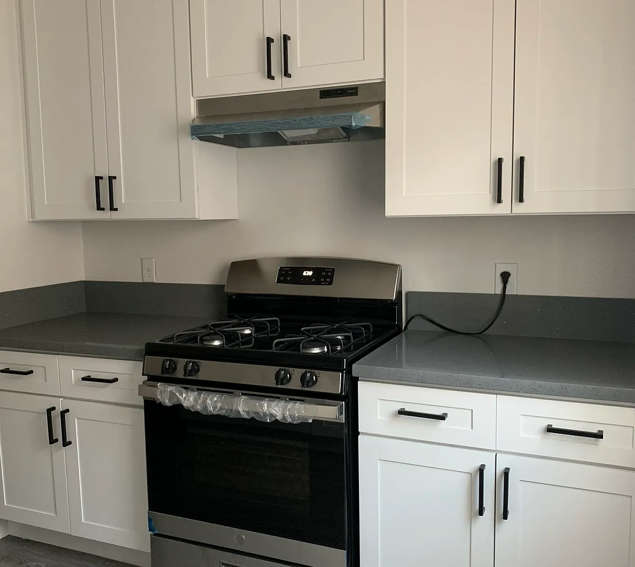Monte Vista Manor Apartment — Photo 1