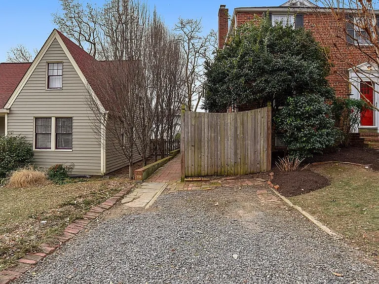 28 W Caton Ave — Photo 1