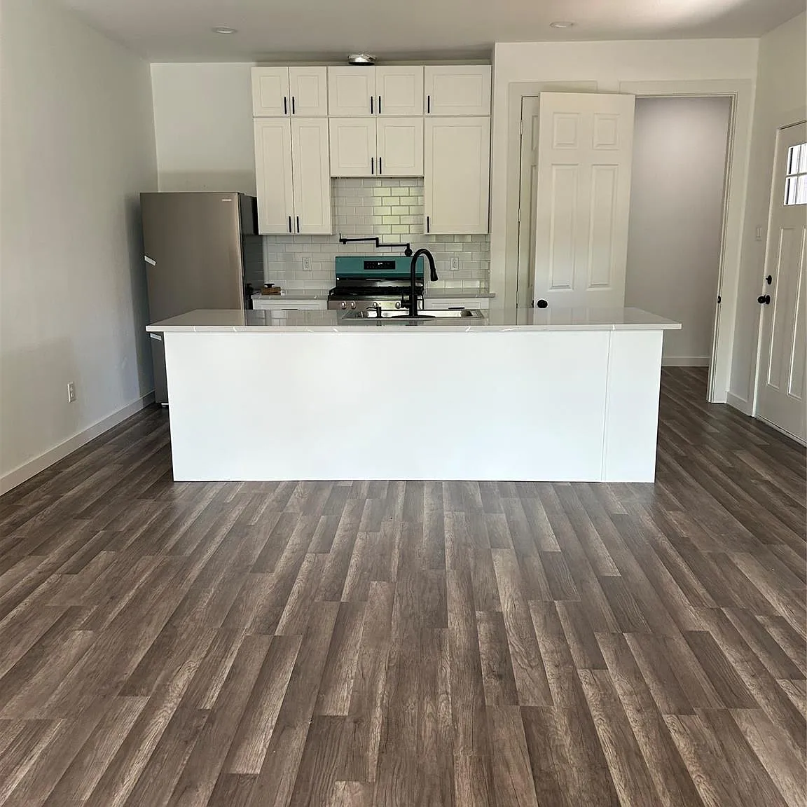4 bed, 2.5 bath, 1850 sqft, $2,100 — Photo 2