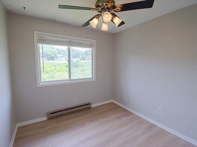 2604 4th Ave NE #13 — Photo 6