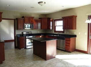 11 Brookline Ct, Bloomington, IL 61705