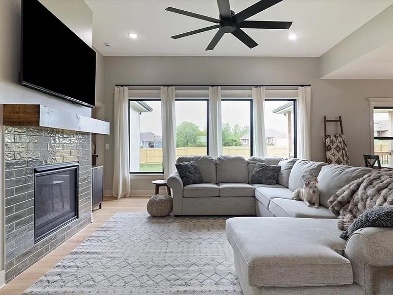 2210 Piedmont Pl — Photo 22