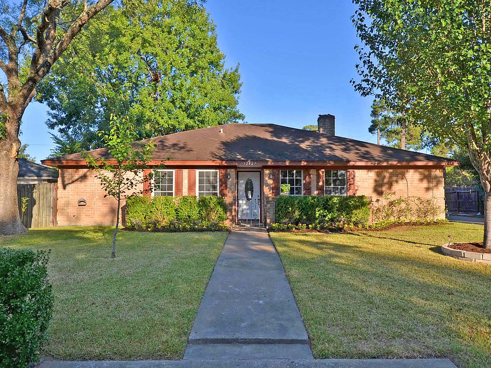 1st image of 12827 Cricket Hollow Ln