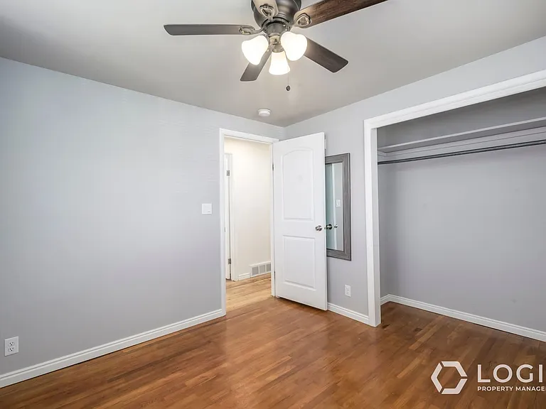 759 N Riverside Dr #UPSTAIRS — Photo 13