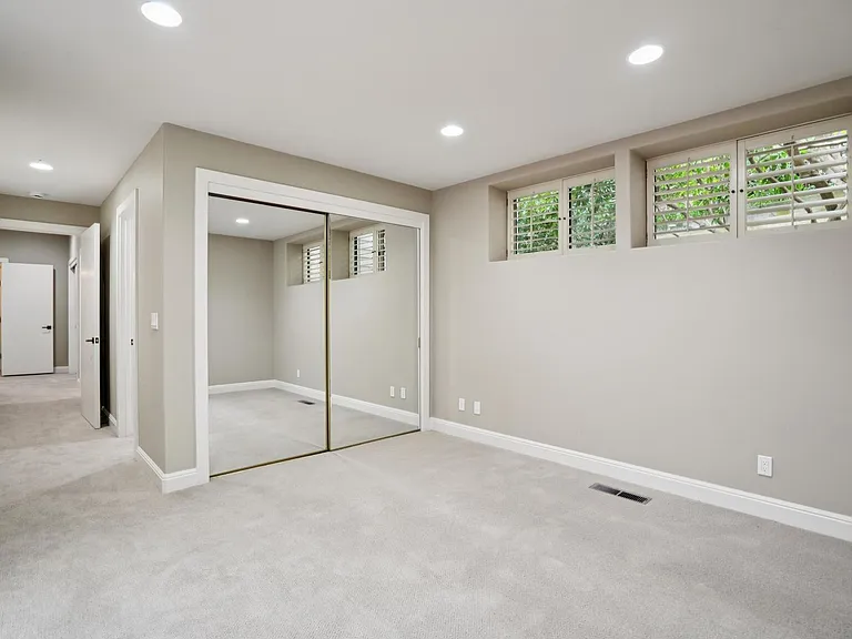 651 Manresa Ln — Photo 32