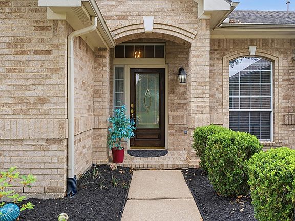 2nd image of 4719 Waterhaven Ln