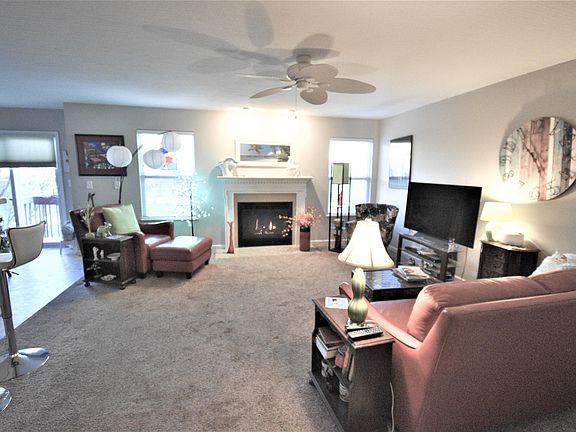 4th image of 152 Ellington Blvd