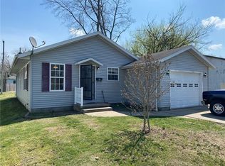 111 N Saint Clair St, Altamont, IL 62411